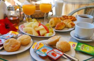 What comprises a healthy breakfast?