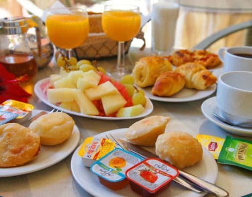 What comprises a healthy breakfast?